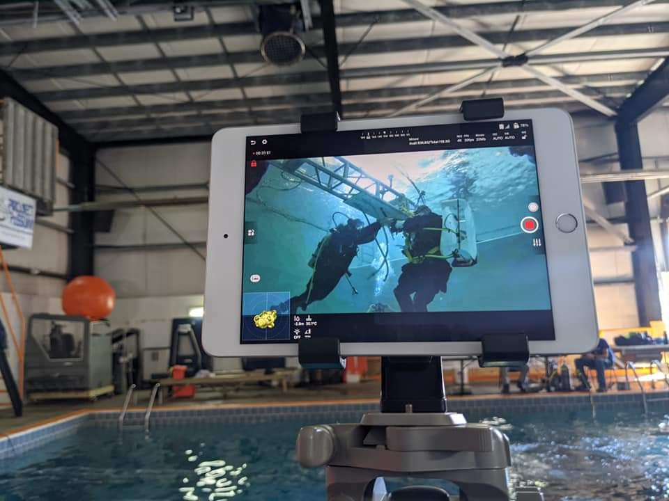 水下机器人挑战卡梅隆3亿定制水下拍摄设备6