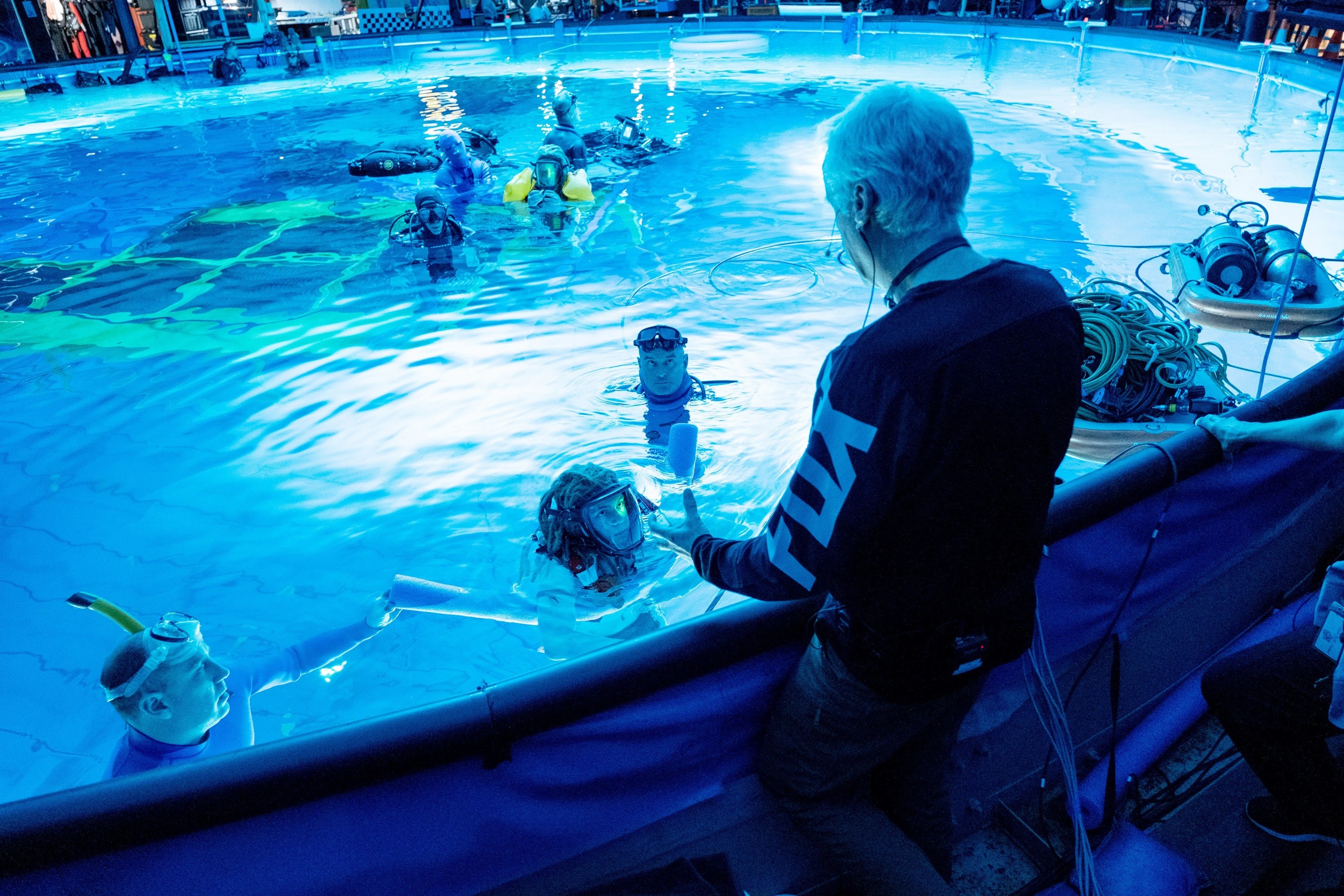 水下机器人挑战卡梅隆3亿定制水下拍摄设备2