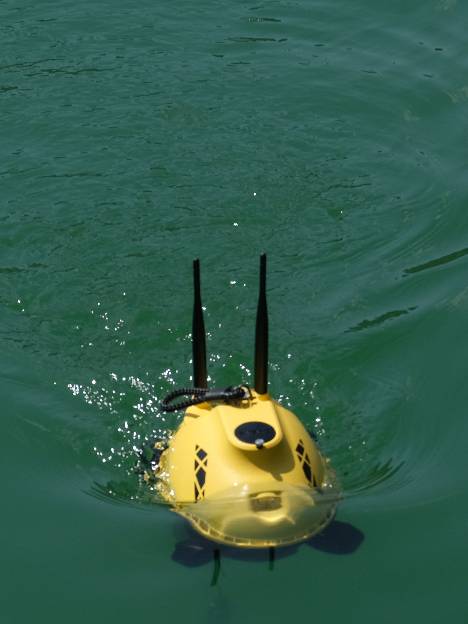 chasing f1 fish finder drone